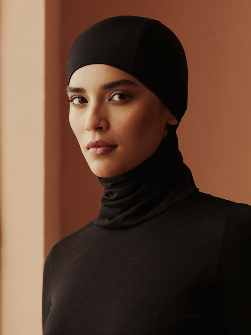Everyday Underscarf Bonnet worn by Amina