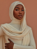 Pleated rayon scarf and bonnet combo worn by Zainab