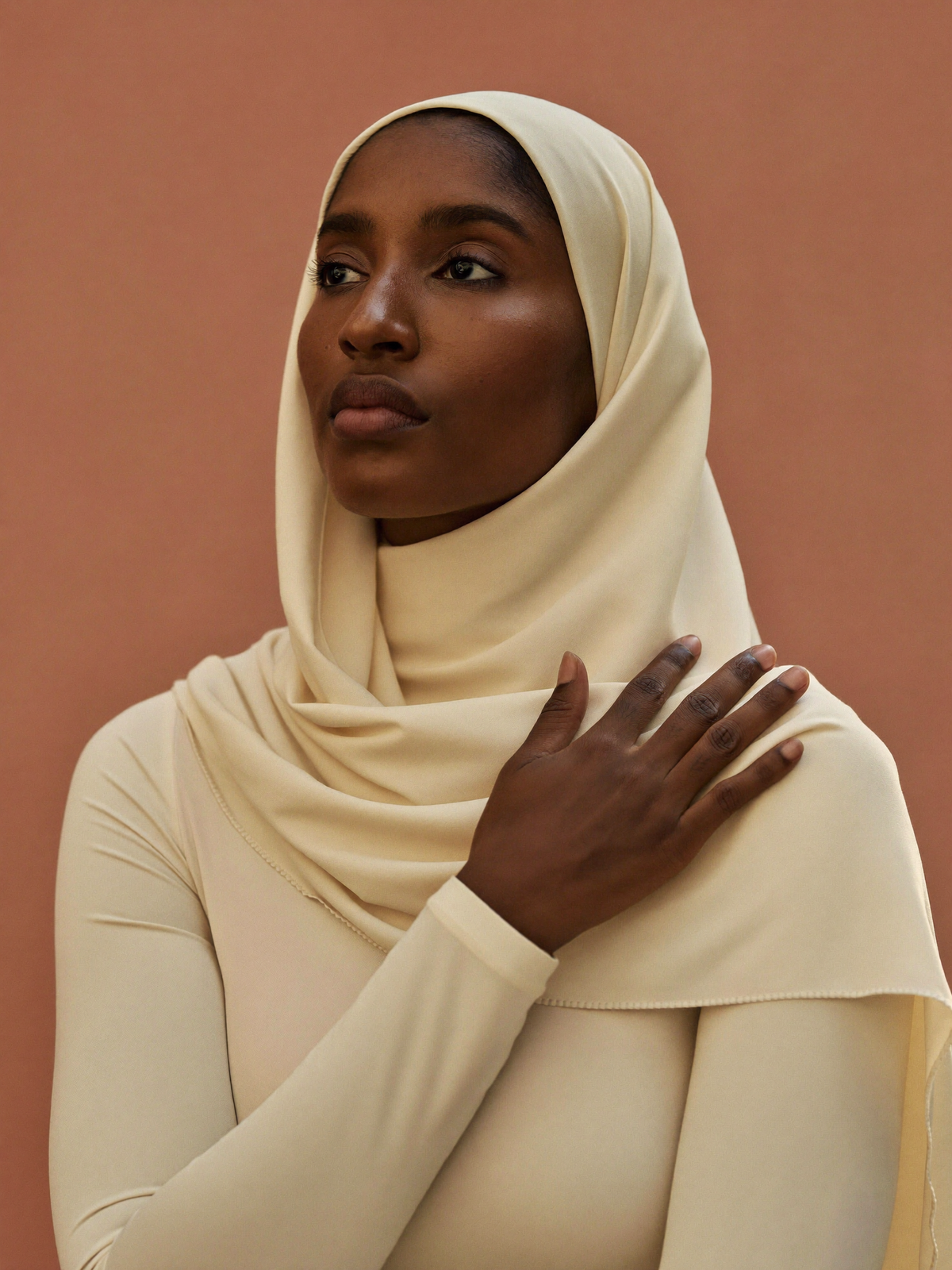 Rolled-edge mercerized cotton scarf worn by Zainab